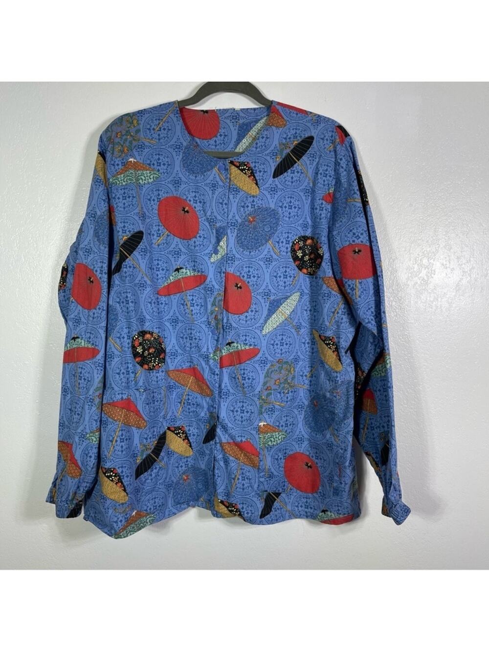 Scrub Jacket, Fun Japanese Umbrella Print. Similar to a size 2X/3X.